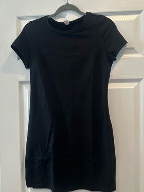2 Old Navy Black and Gray Short Sleeve Mini Dress bundle